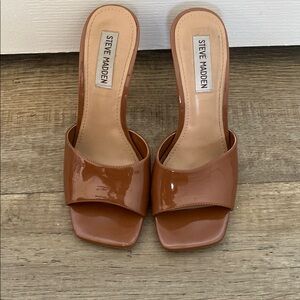 Steve Madden Tan Patent Leather Kitten Heels